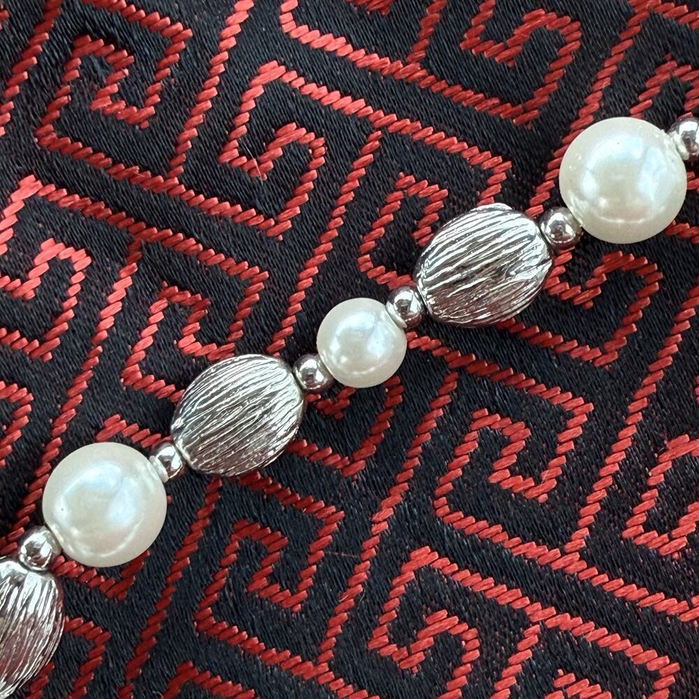 Valerie Parr Hill Faux Pearl Silver Tone Bead Prayer Box Charm Stretch Bracelet - Picture 6 of 9